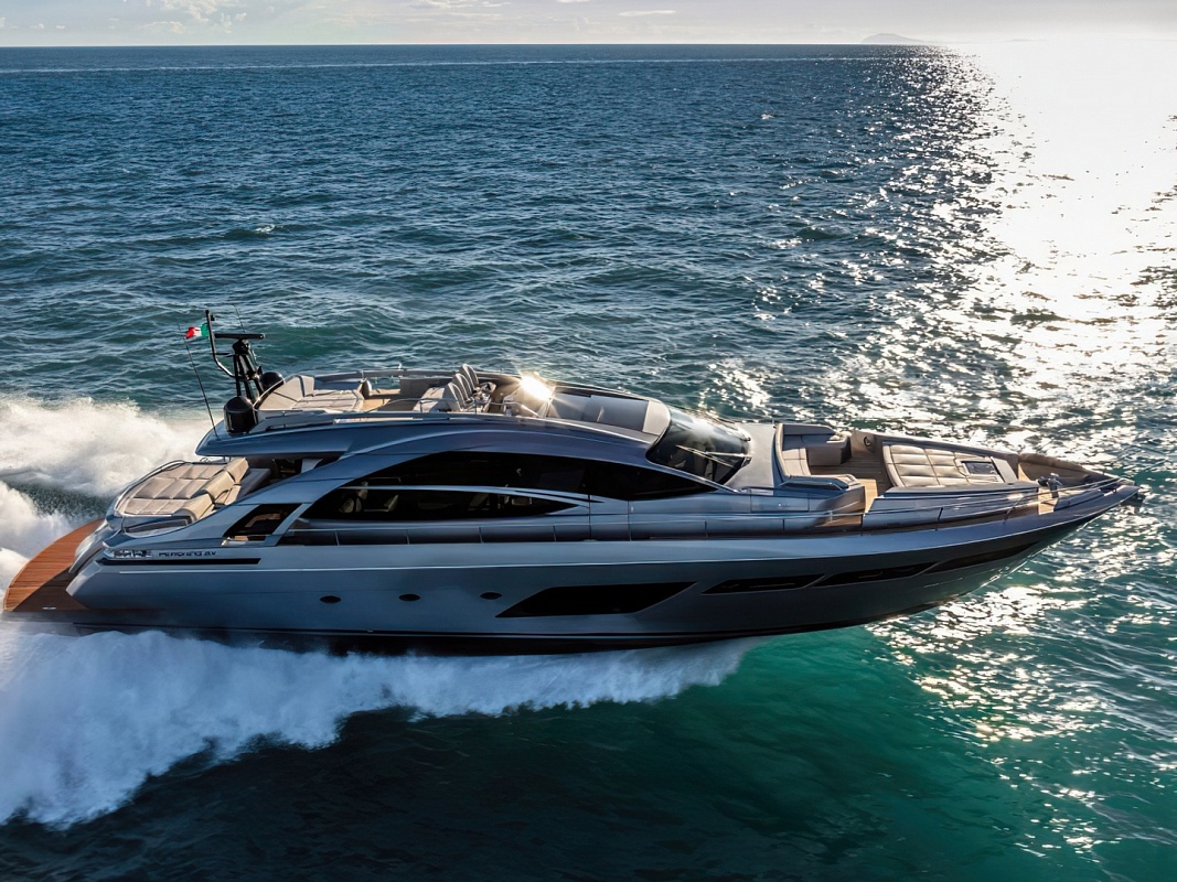 Продается моторная яхта PERSHING 8X 2022г.